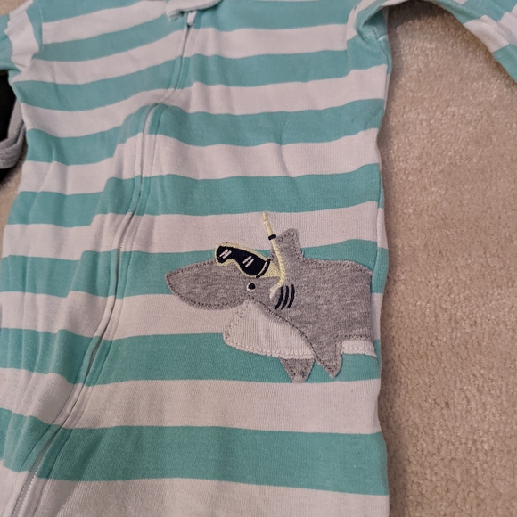 3/$15 Set of 2 Size 24 months Sleeper and Onesie - Picture 2 of 16